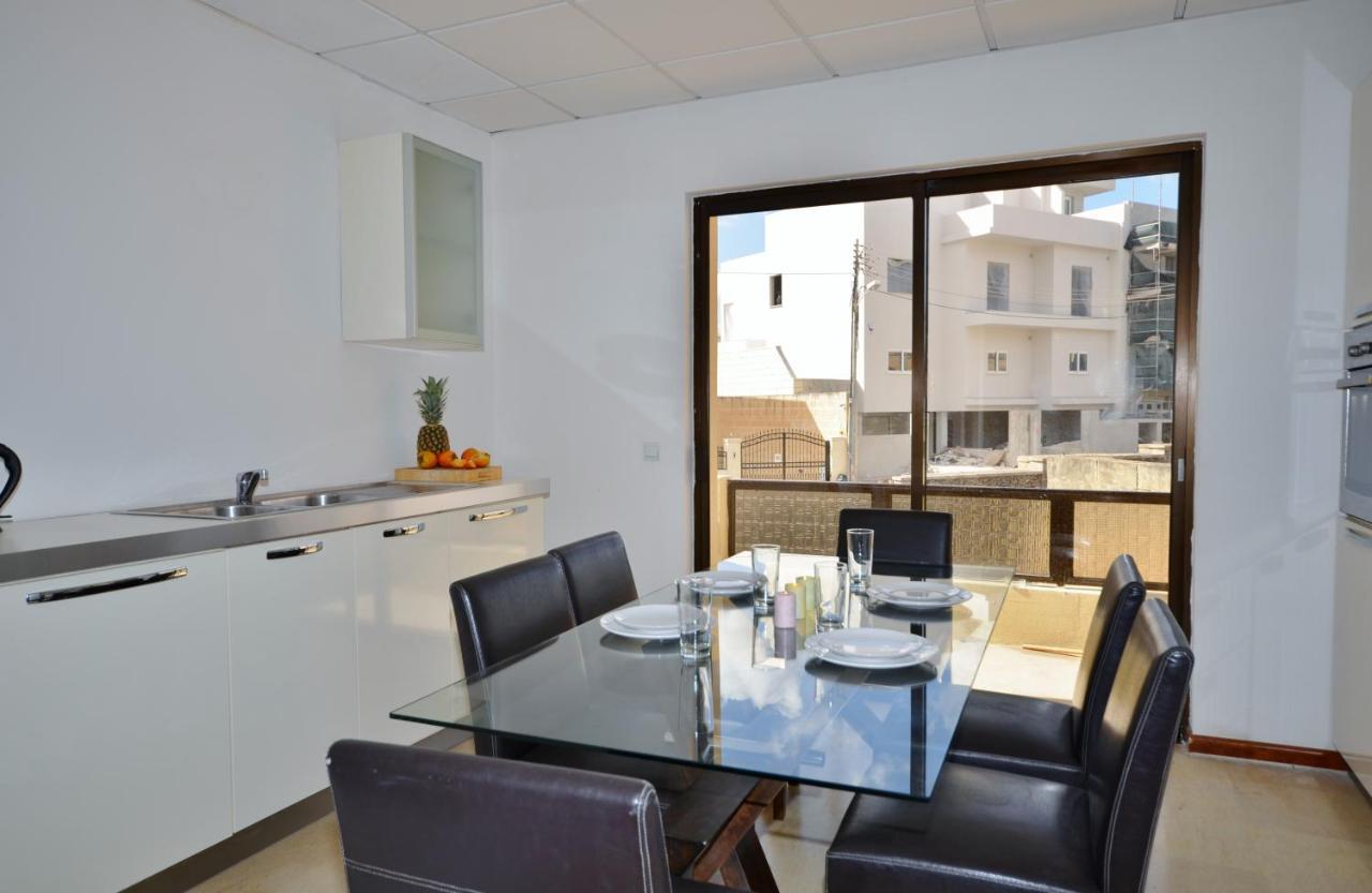 Ferienwohnung Large St Julians Central 2 San Ġiljan Exterior foto